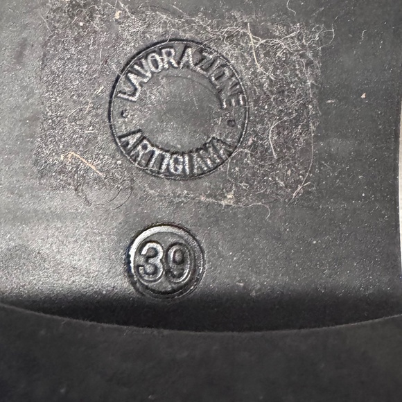 Carvela Kurt Geiger size 8.5 platinum loafers - Picture 6 of 6